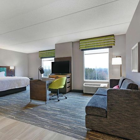 Hampton Inn Питерборо Экстерьер фото