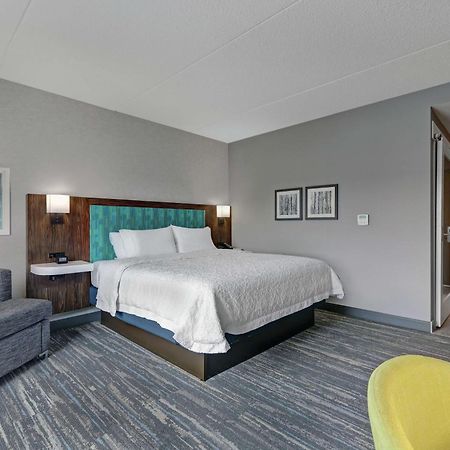 Hampton Inn Питерборо Экстерьер фото