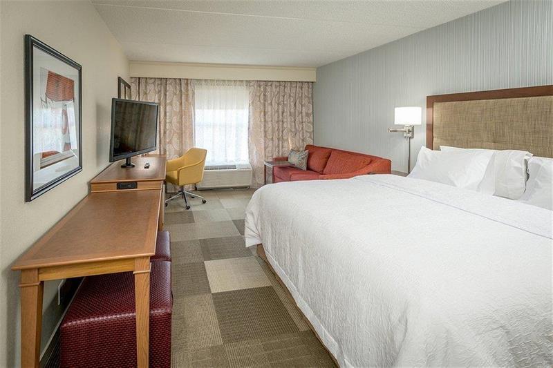 Hampton Inn Питерборо Экстерьер фото