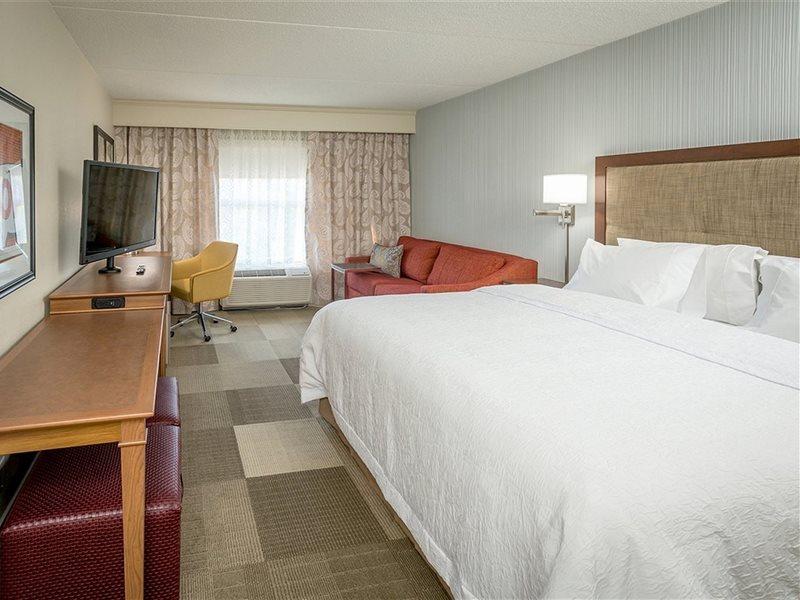 Hampton Inn Питерборо Экстерьер фото