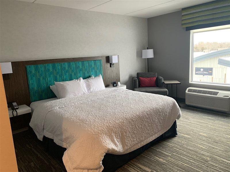 Hampton Inn Питерборо Экстерьер фото