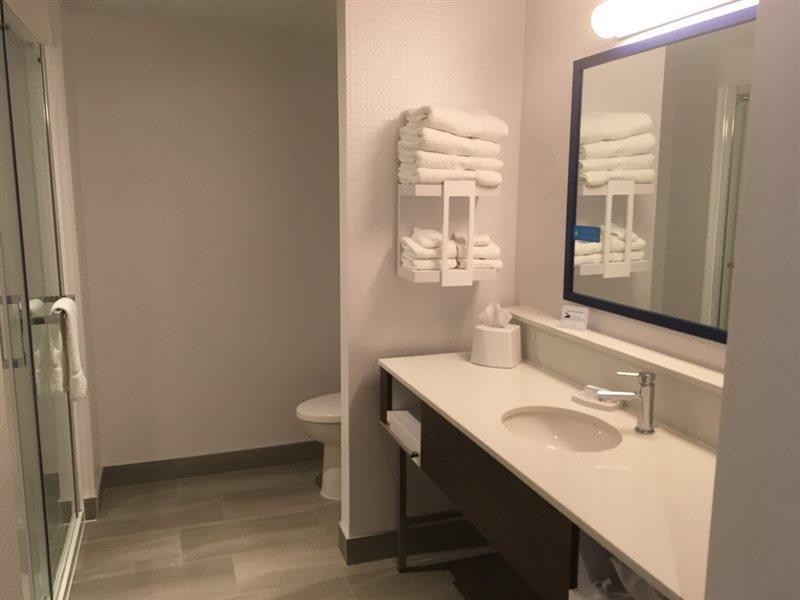 Hampton Inn Питерборо Экстерьер фото