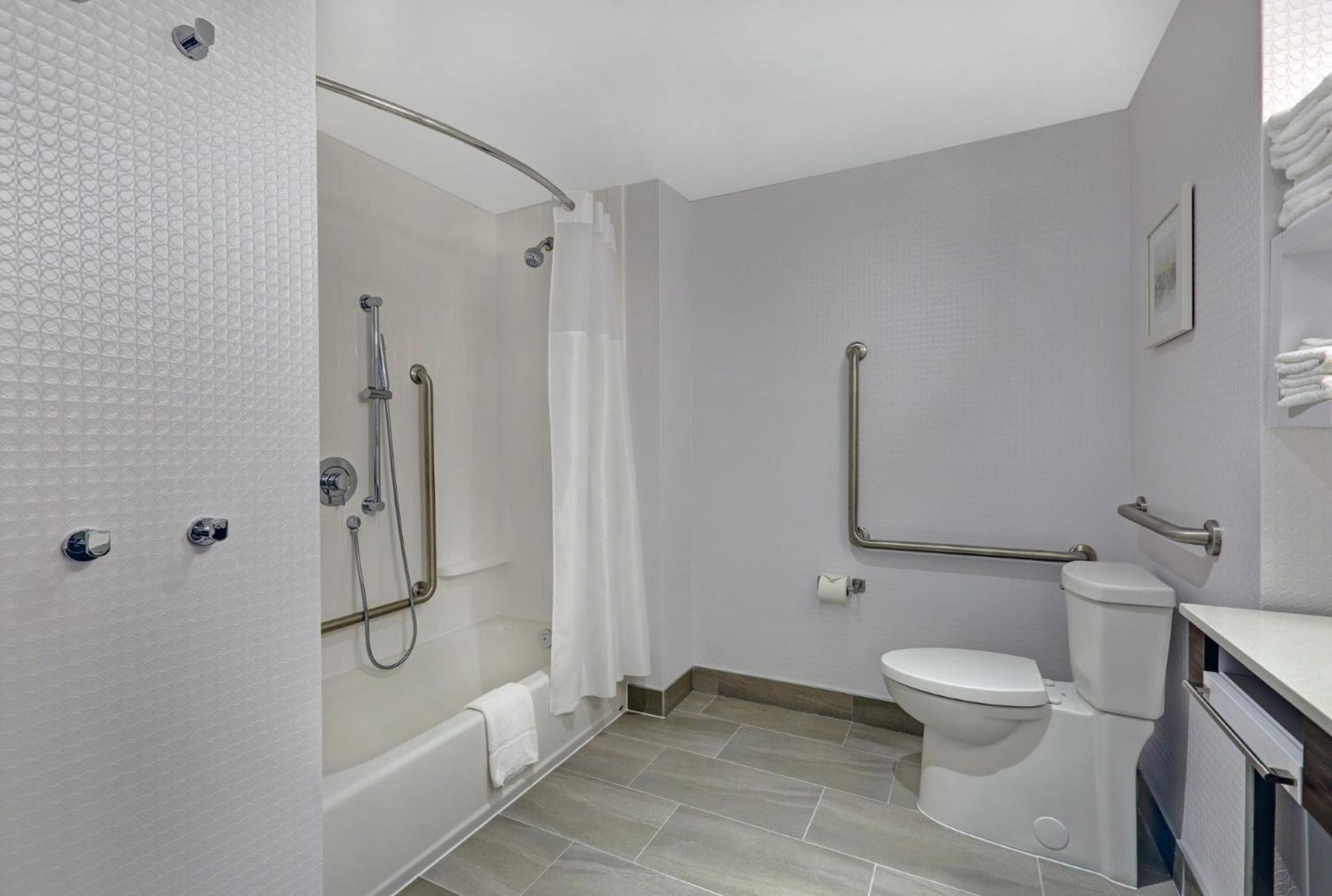 Hampton Inn Питерборо Экстерьер фото