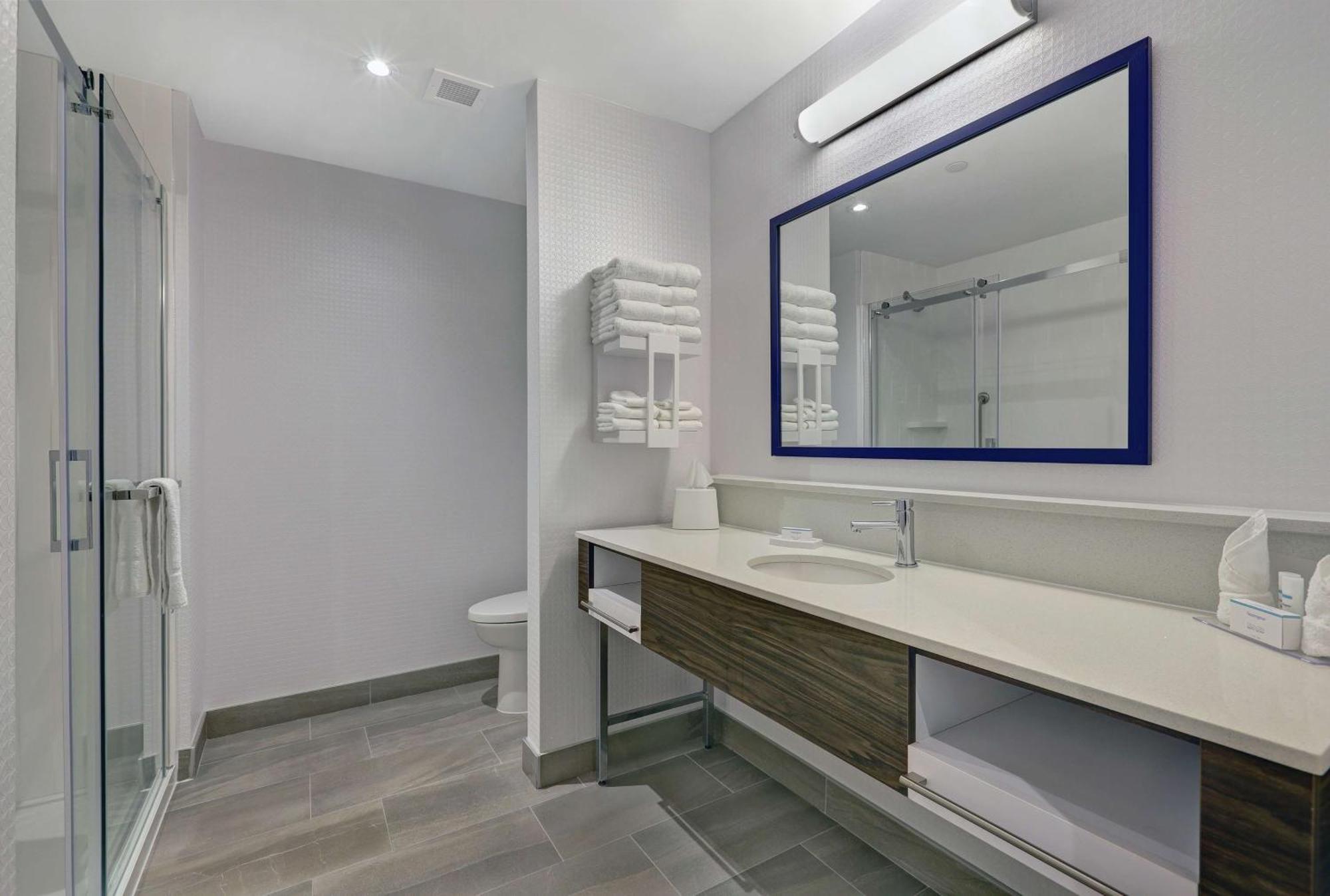 Hampton Inn Питерборо Экстерьер фото