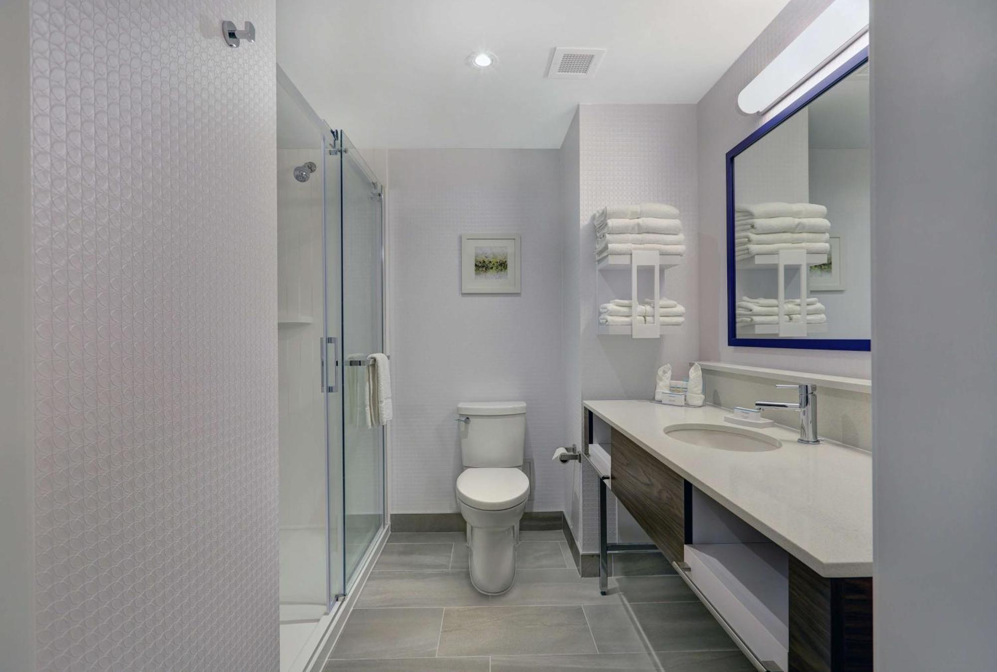 Hampton Inn Питерборо Экстерьер фото