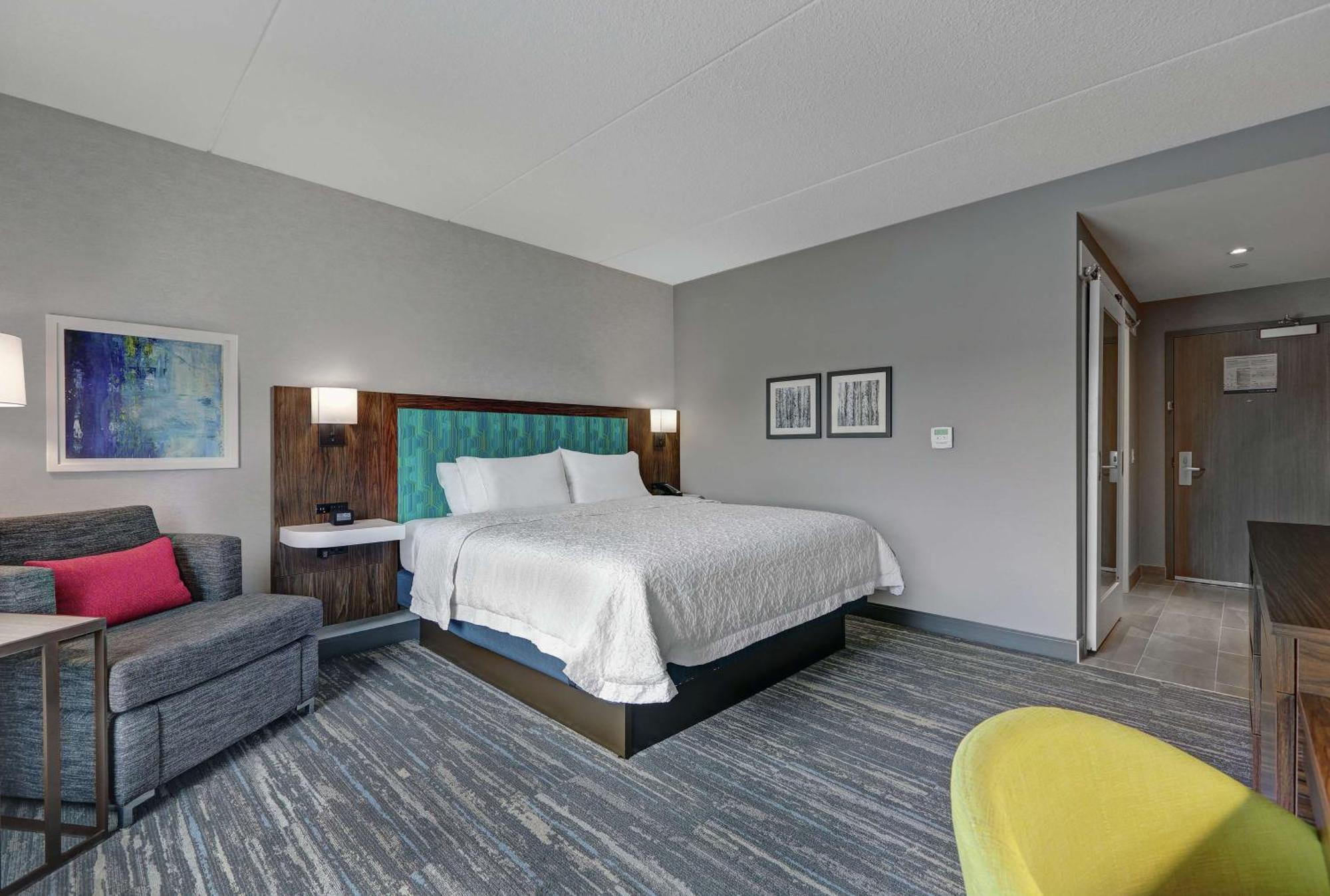 Hampton Inn Питерборо Экстерьер фото