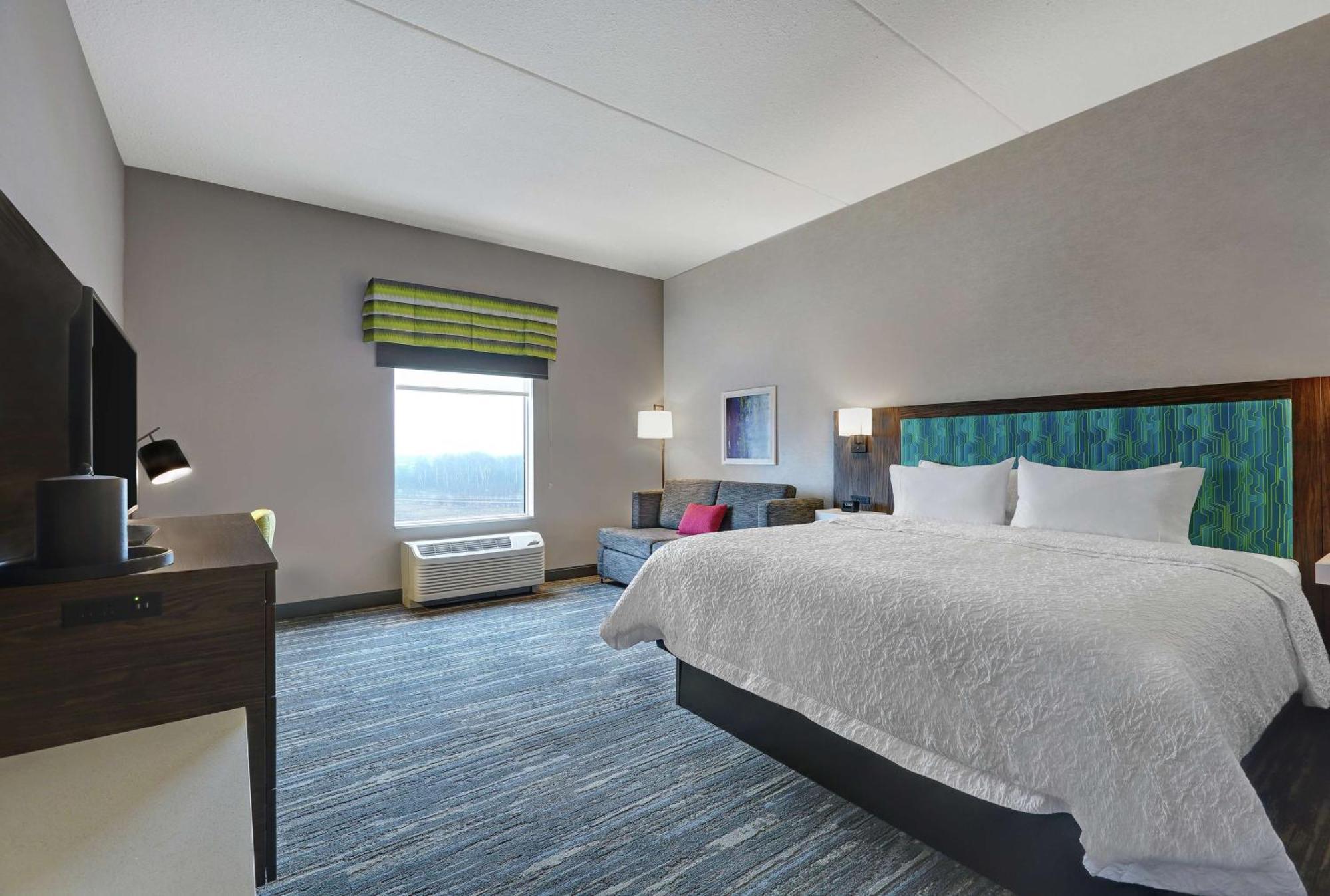 Hampton Inn Питерборо Экстерьер фото