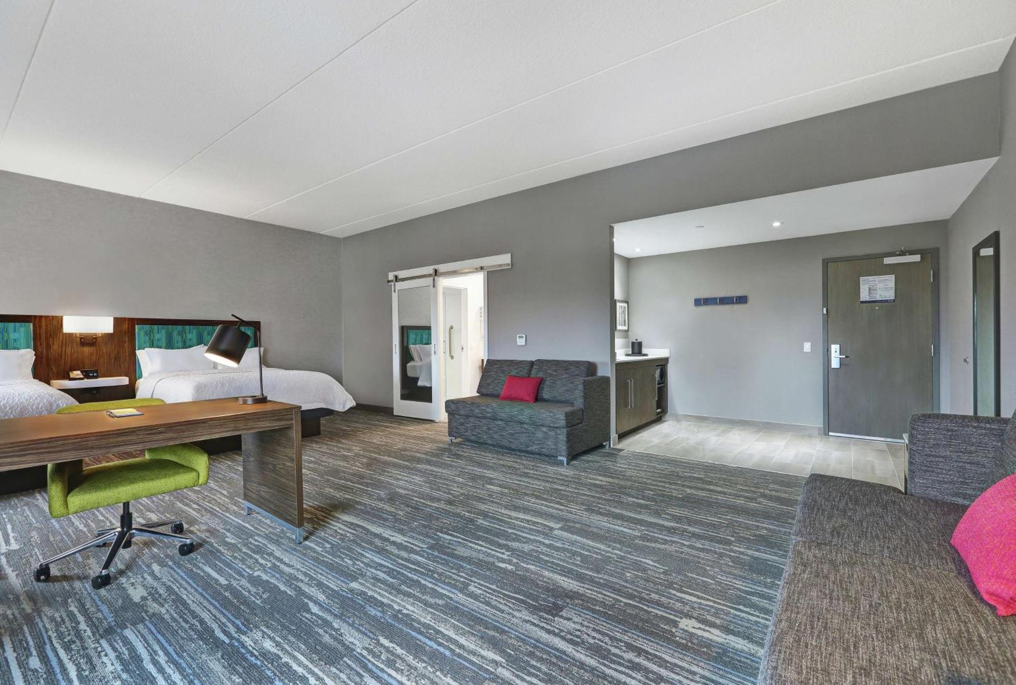 Hampton Inn Питерборо Экстерьер фото