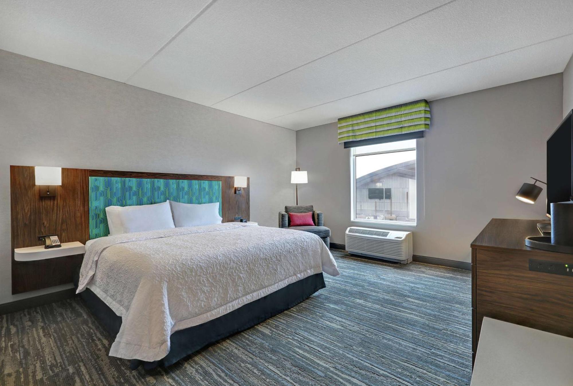 Hampton Inn Питерборо Экстерьер фото