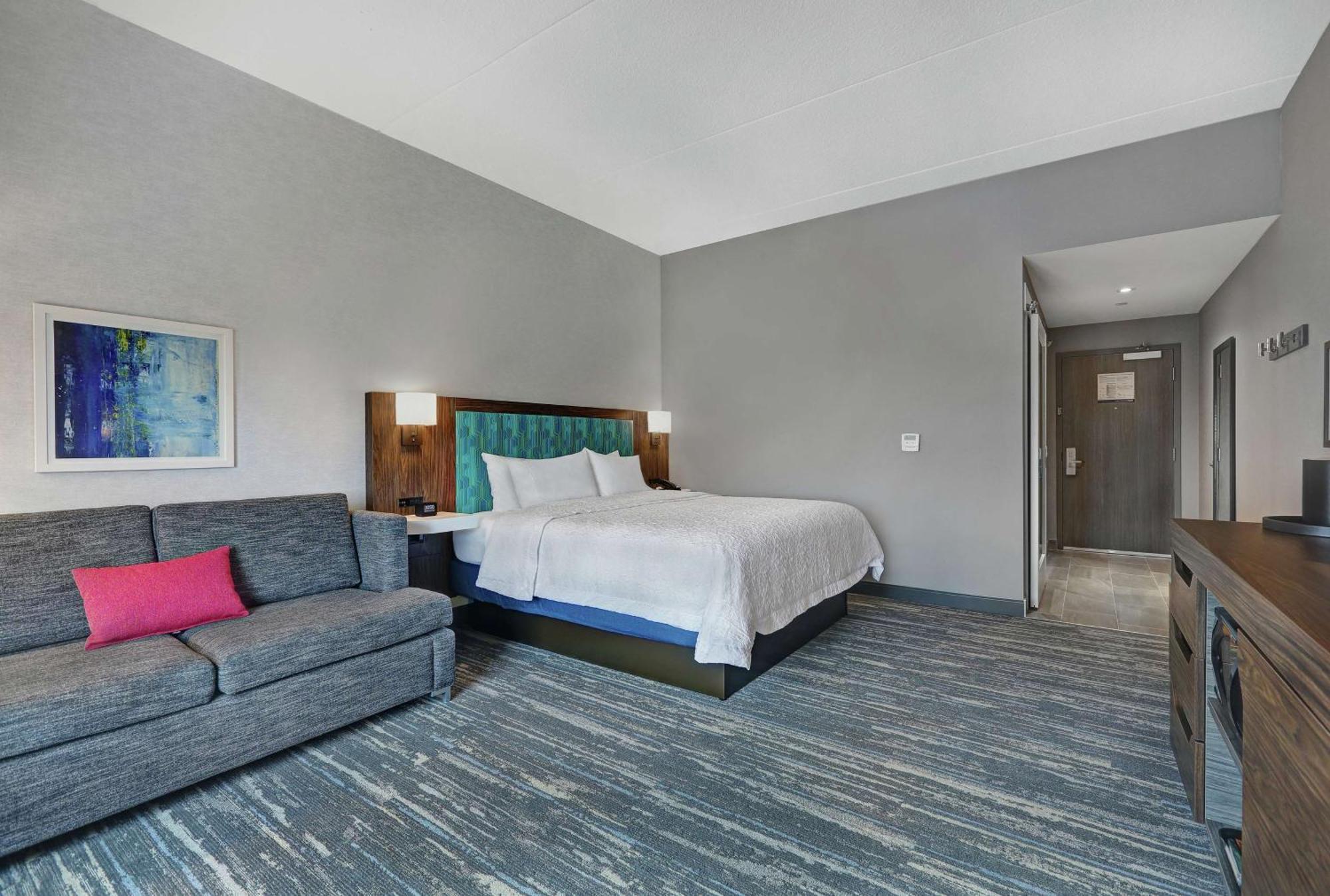 Hampton Inn Питерборо Экстерьер фото