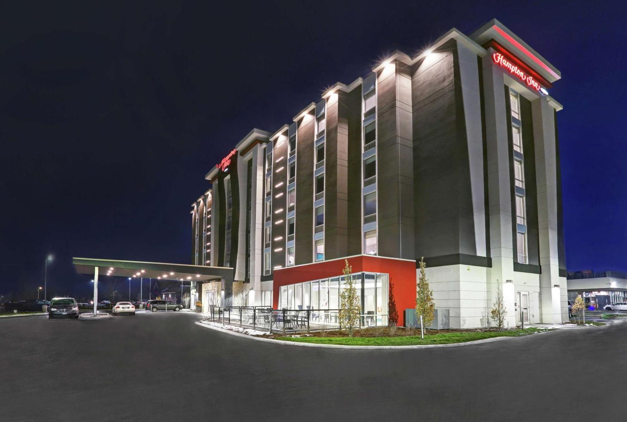 Hampton Inn Питерборо Экстерьер фото