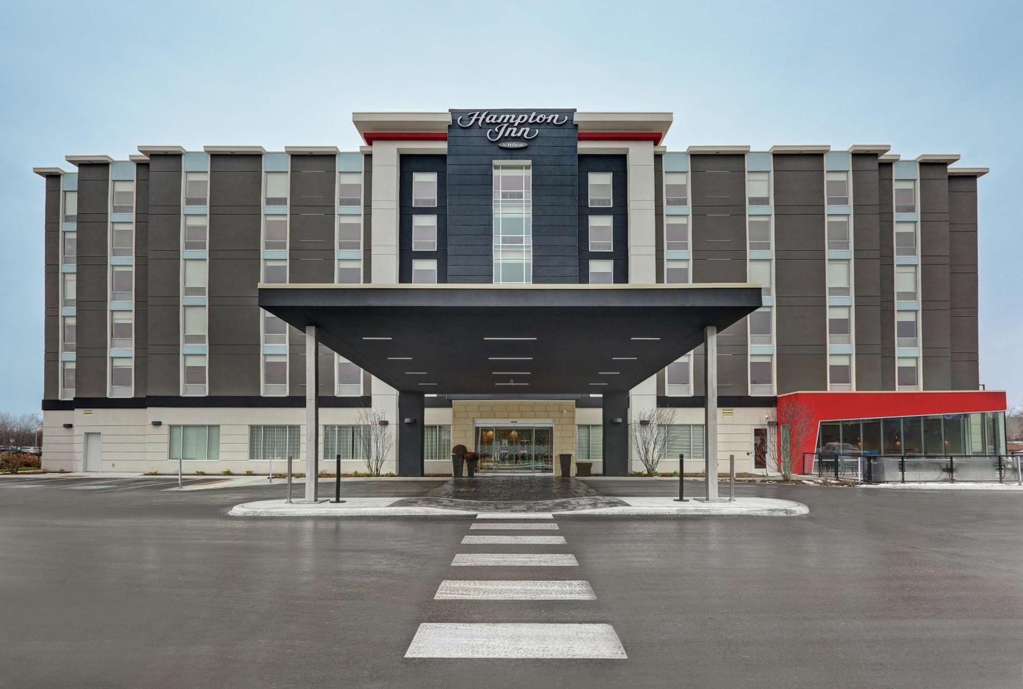 Hampton Inn Питерборо Экстерьер фото